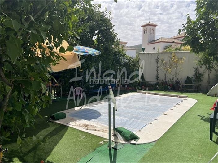 Foto cb6252e8-34cd-400f-8ed1-b9318fb03701. Reihenhaus mit parking pool in Moclín