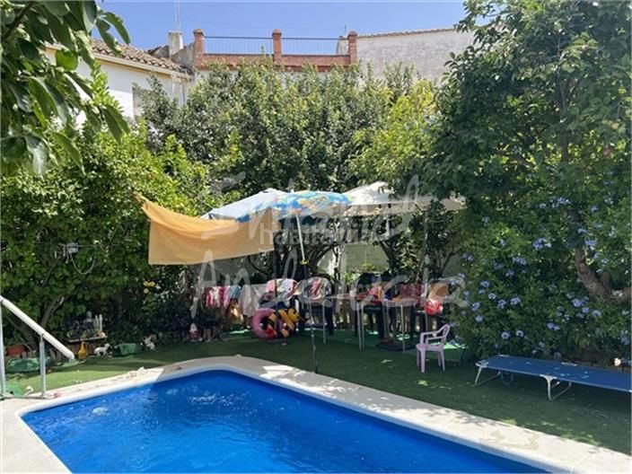 Foto f124f902-c84f-4271-af98-ec5864f6c47f. Reihenhaus mit parking pool in Moclín