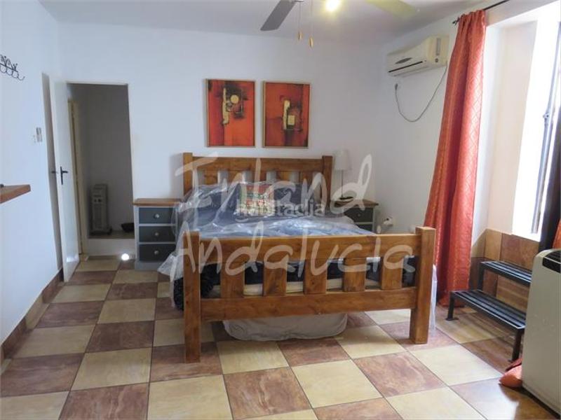 Foto 5f4b1e84-64be-41be-a7c8-6a9c0fa39917. Casa adossada amb aparcament a Alcaudete