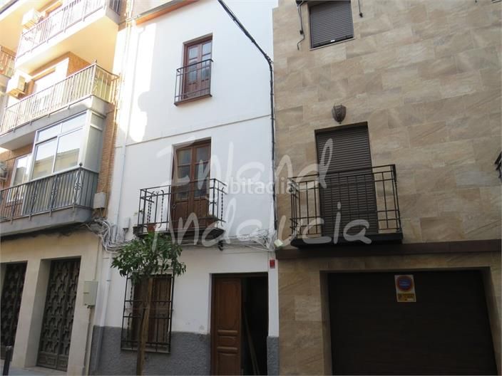 Foto b77e4f35-e776-47f2-90e3-e1a051b3e479. Maison jumelée dans Martos