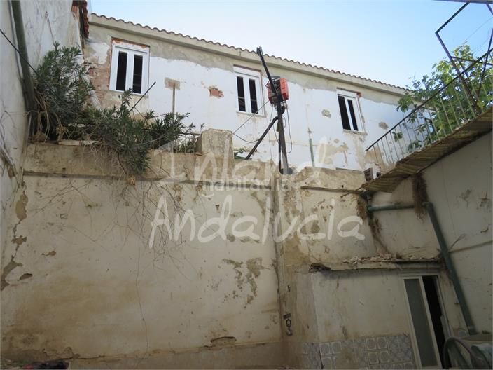 Foto 4e986d42-8976-4b98-874b-d1d35db576de. Maison jumelée avec piscine dans Martos