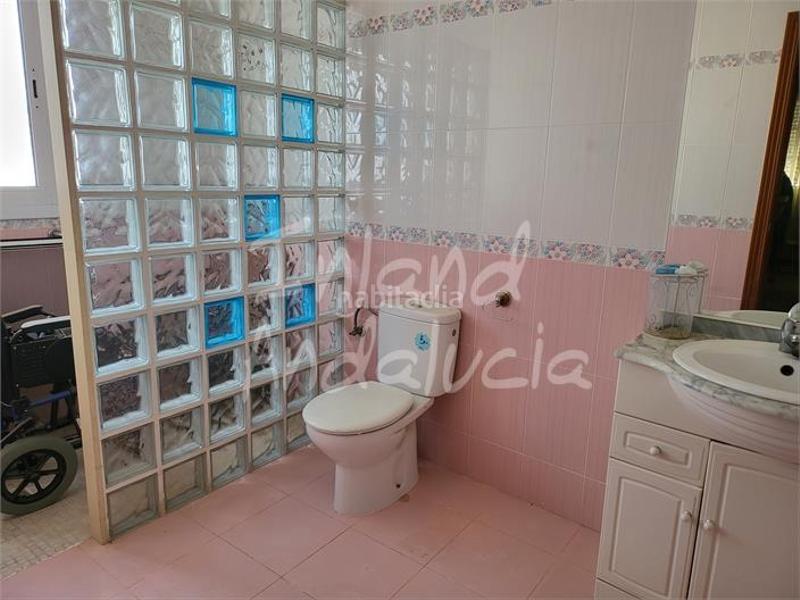 Foto 73b32a80-52bb-42bf-8f63-6c58b82e1c3f. Casa adossada amb aparcament a Aguadulce