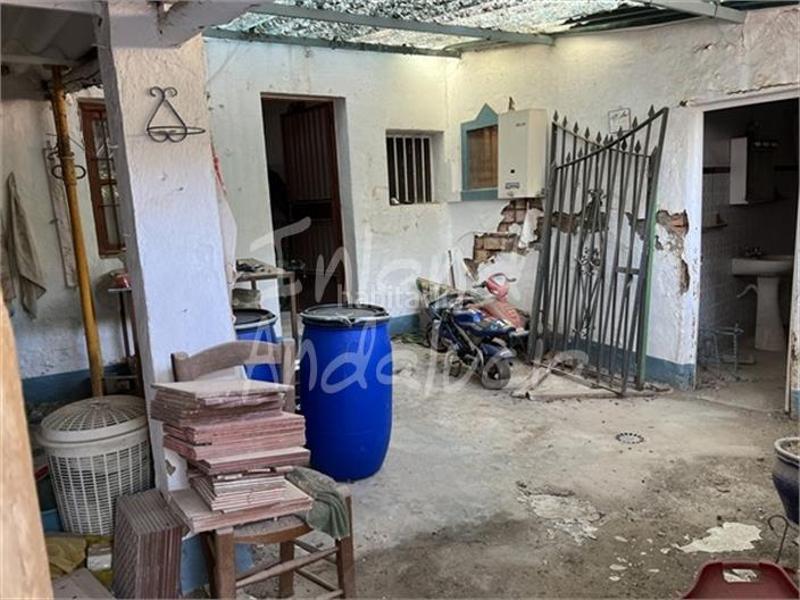 Foto d77bc7e2-02e3-4943-b02c-9129afd4d1e6. Casa adosada en Rute