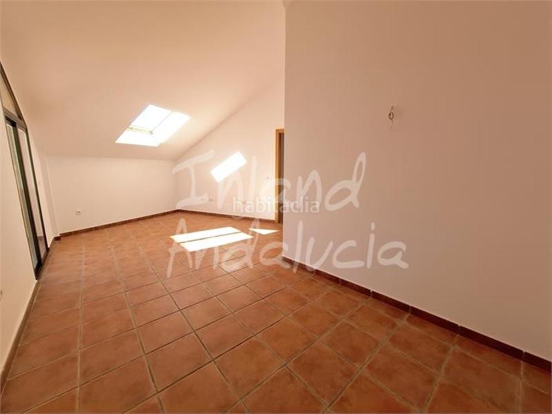 Foto f016db5d-f37f-43f7-8c6d-72eea7388042. Apartament amb piscina a Alcaucín