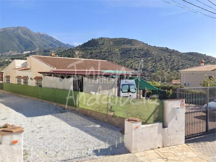 Foto 28ce0e78-4df3-4265-9369-3bf68e04f537. Chalet with parking in Alcaucín