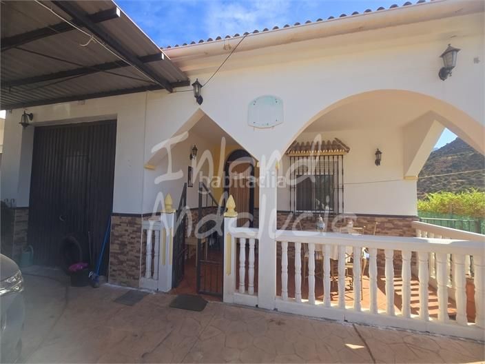 Foto 600f2663-f848-4579-b832-86a08b664a16. Chalet with parking in Alcaucín