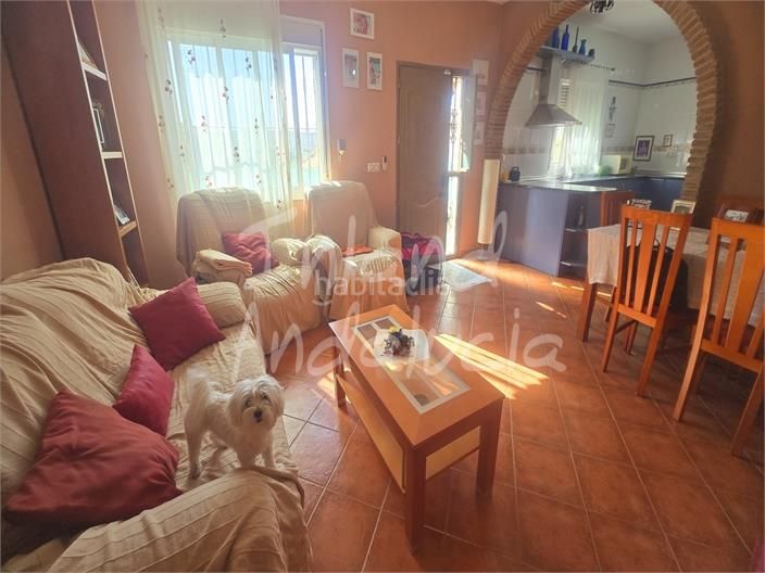 Foto 917e5a82-f1bb-4f81-8d32-14de68970f60. Chalet with parking in Alcaucín