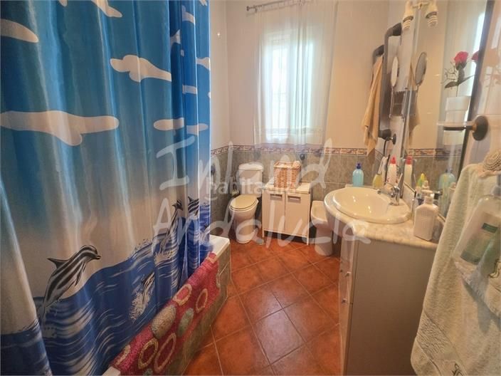 Foto c296472f-63a3-4bdc-a9bc-cb9f5b33cc21. Chalet with parking in Alcaucín