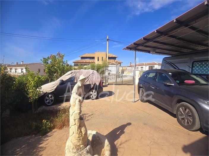 Foto f7ddfddd-bd7c-402f-a4db-d2461ac1616f. Chalet with parking in Alcaucín