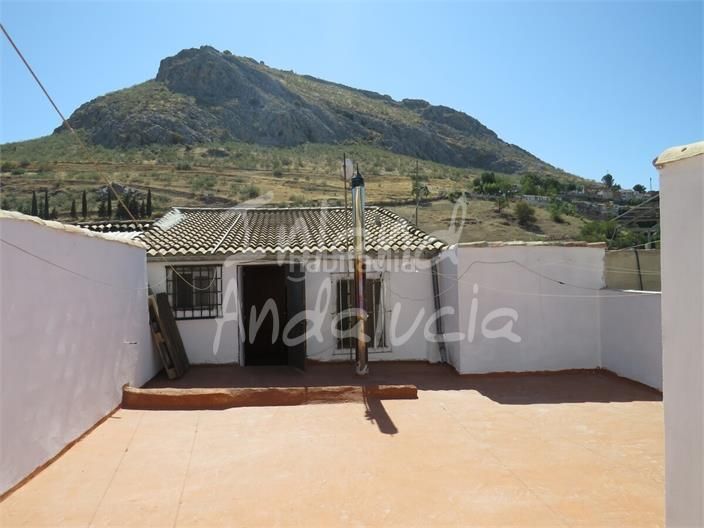 Foto 6c5d2c57-17ff-4d61-9107-9c388206fd2b. Casa adosada en Martos