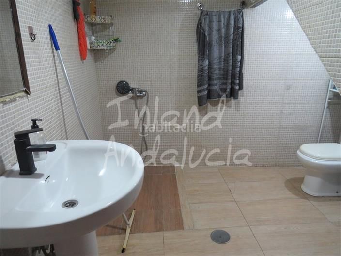 Foto d311d421-227a-4565-aaec-daae35cd6f7e. Casa adosada en Martos