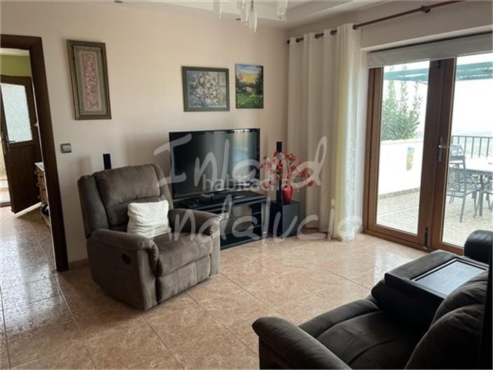 Foto 48f6637d-41bf-4bb9-80c3-00b4bc469a6b. Casa adossada amb piscina a Alcalá la Real