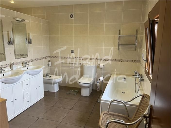 Foto 50b6f03e-c994-4c4b-ba3d-84bdc4ef48f5. Casa adossada amb piscina a Alcalá la Real