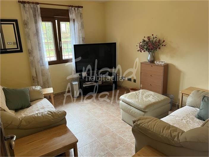 Foto 5e4a3581-6f8b-4d47-8681-7e712559c076. Casa adossada amb piscina a Alcalá la Real