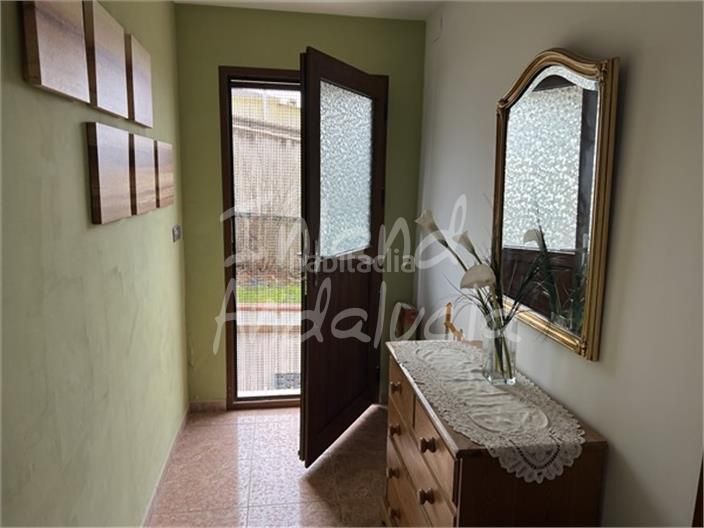 Foto c852875a-a157-4ac5-828c-4da64dd14b47. Casa adossada amb piscina a Alcalá la Real