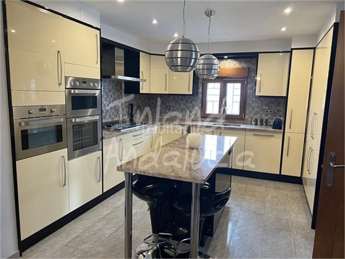 Foto ee42808a-4a48-4b9e-b364-06f8d4a8cc6d. Casa adossada amb piscina a Alcalá la Real