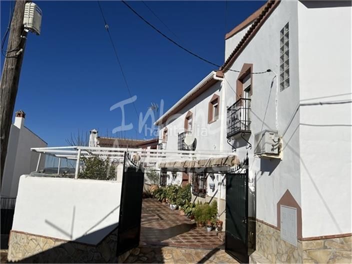 Foto 0149e131-a574-421b-ab55-9bb9c26d3d1a. Maison jumelée dans Moclín