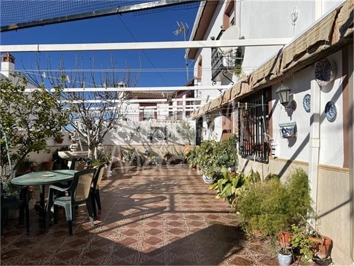 Foto d54a1615-a92a-4bc0-841c-d0b14df0ac26. Maison jumelée dans Moclín