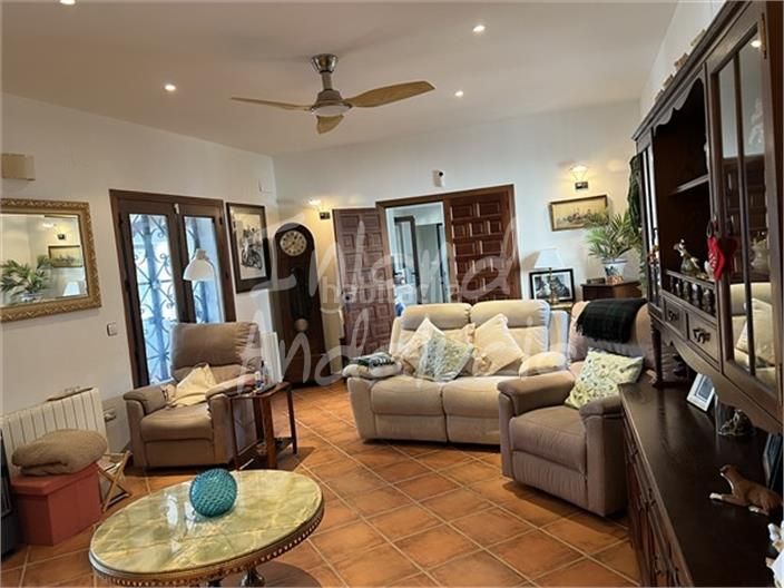 Foto c410c606-1370-4cd7-bf97-eb8a9fc54ff0. Masia amb aparcament piscina a Alcalá la Real