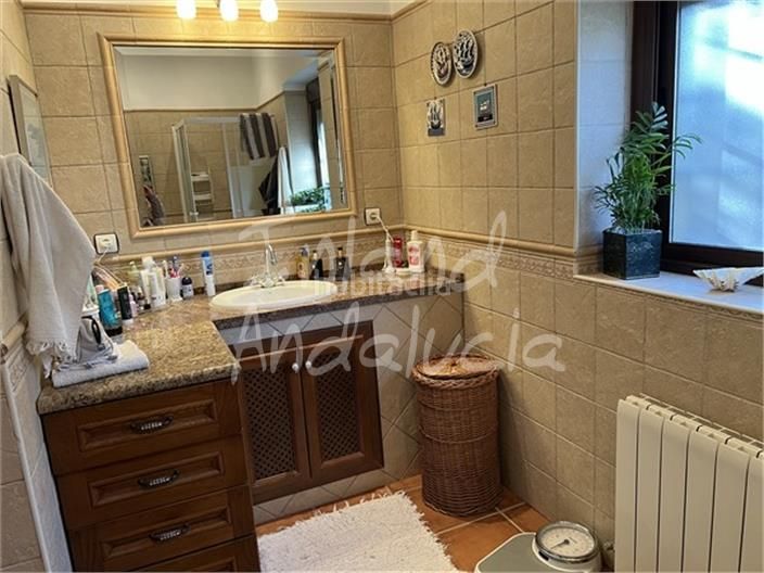 Foto fb092447-b4cf-40cc-9965-10736c370814. Masia amb aparcament piscina a Alcalá la Real