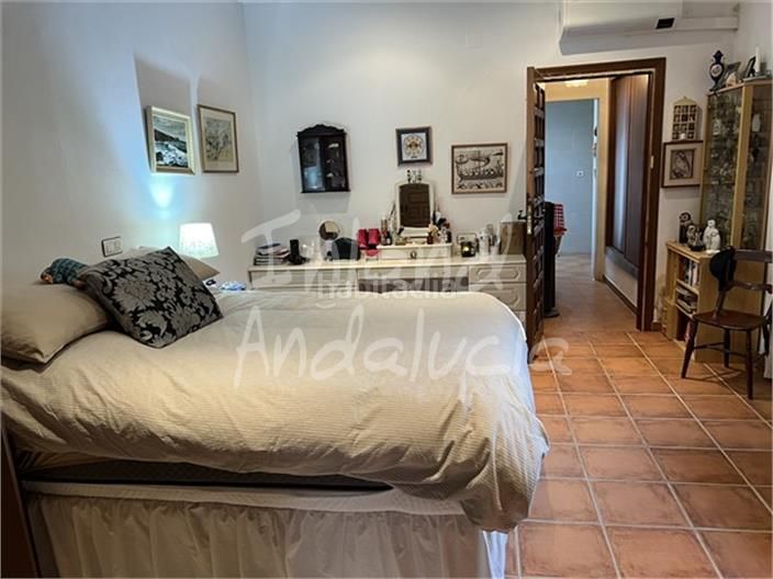 Foto fd4af8b3-0862-4fe3-8cbf-bb1b00073dff. Masia amb aparcament piscina a Alcalá la Real