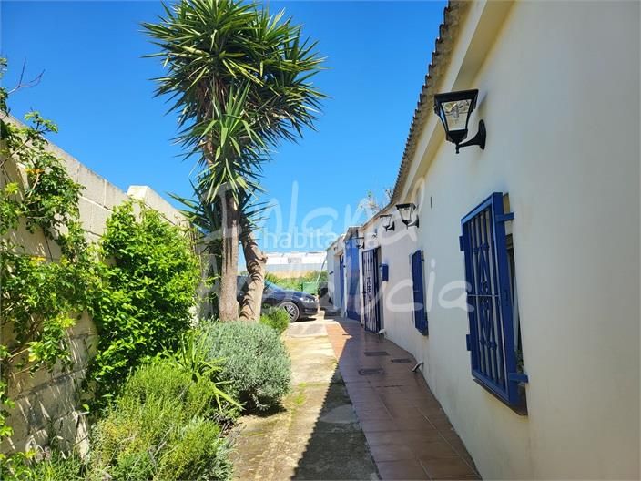 Foto f4eac149-7749-4299-9546-9559860d7443. Casa adossada amb piscina a Mollina