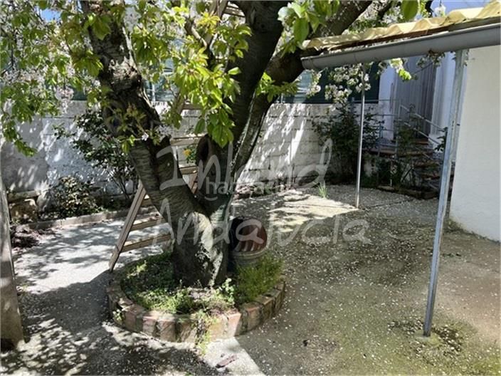Foto b27c0f4d-5839-4ffd-9908-351d16ee59d9. Casa adossada a Alcalá la Real