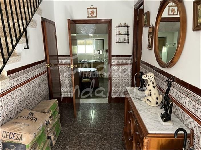 Foto f27b5967-5e19-43bf-9cef-395215ab82a5. Casa adossada a Alcalá la Real