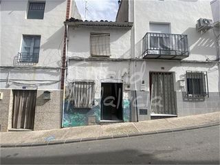 Semi detached house in Valdepeñas de Jaén