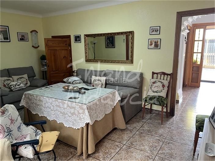 Foto 0ccc864a-3f78-4148-9c18-792df7bbdd6e. Casa adossada a Castillo de Locubín