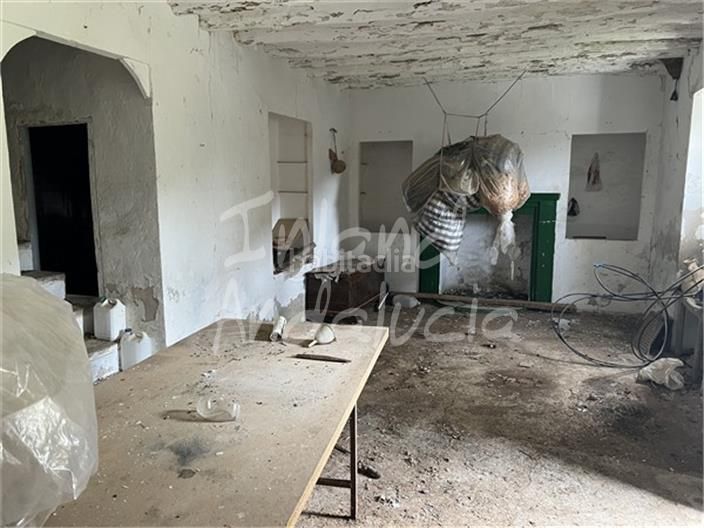 Foto ffe74a45-6d8b-4144-95a9-f1ae36a318a7. Masia amb aparcament a Alcalá la Real