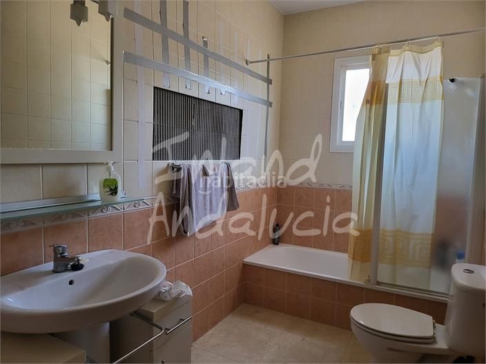 Foto 4095d611-921d-4e09-8d7f-5273bc150d63. Casa adossada amb aparcament a Aguadulce
