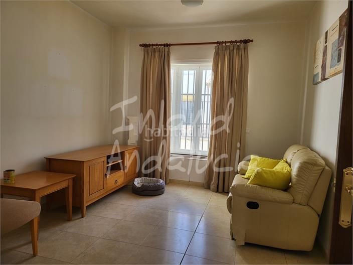 Foto 53d4f99b-82b5-4d87-9953-01d3780990a2. Casa adossada amb aparcament a Aguadulce