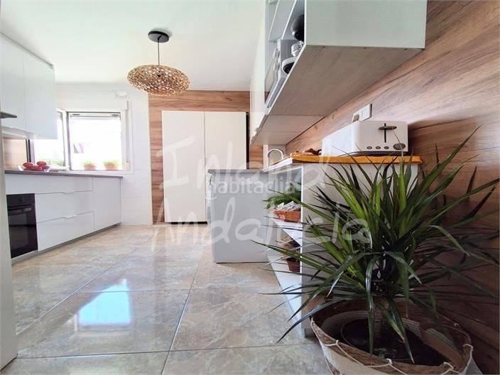 Foto cac4c870-febb-493a-b618-66870126381a. Apartament amb aparcament a Albuñol