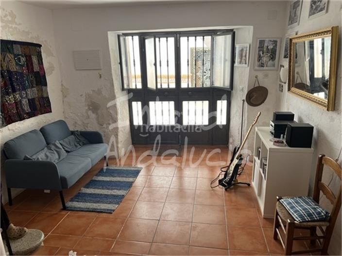 Foto 3dbad49e-baa5-4363-8534-24125ab4ec88. Casa adossada a Castillo de Locubín
