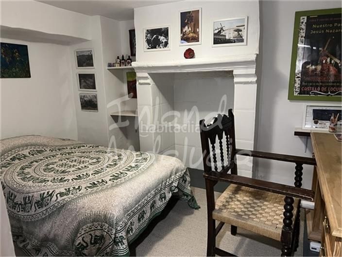 Foto aa477a2d-0923-4924-a2d1-3e796b808f79. Casa adossada a Castillo de Locubín