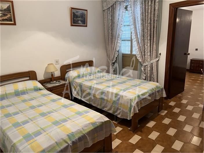 Foto 05178d50-1cd9-4cf8-88ab-fbf76768c3d1. Casa adossada a Baena