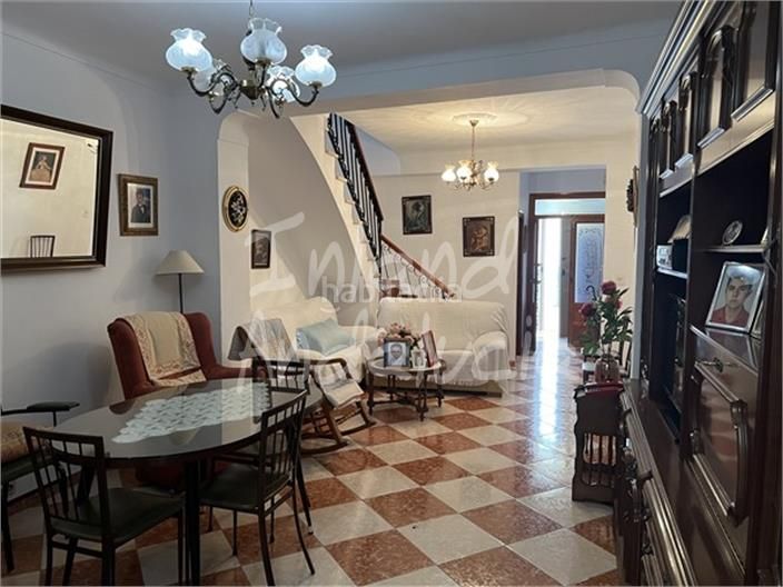 Foto 763943c6-aaa8-4884-98d8-a785ed6f5961. Casa adossada a Baena