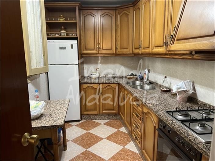 Foto b5fc02a6-1d1f-45f0-b390-e1d7c8b0268c. Casa adossada a Baena