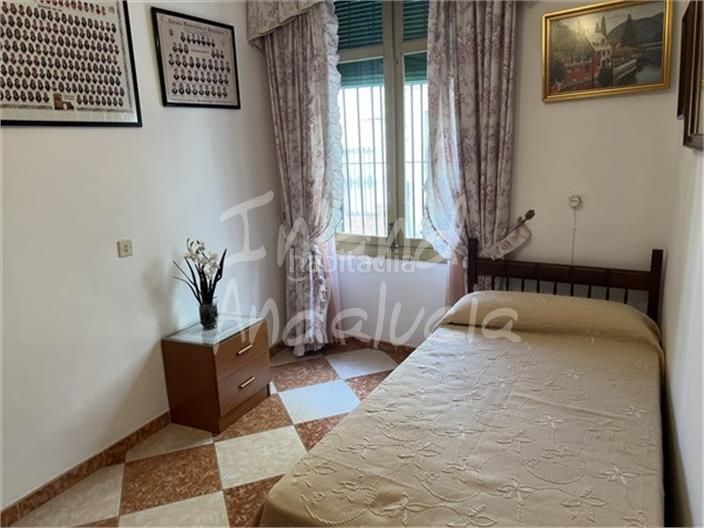 Foto d2e2242b-543e-4981-a0ad-d8f6a6d5d3a9. Casa adossada a Baena