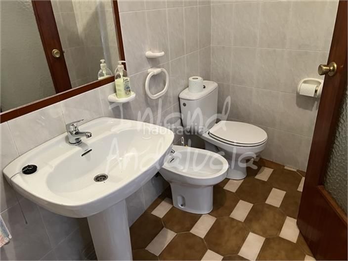 Foto df71c9f1-4bb5-42de-a66e-3bf2a7f9c452. Casa adossada a Baena