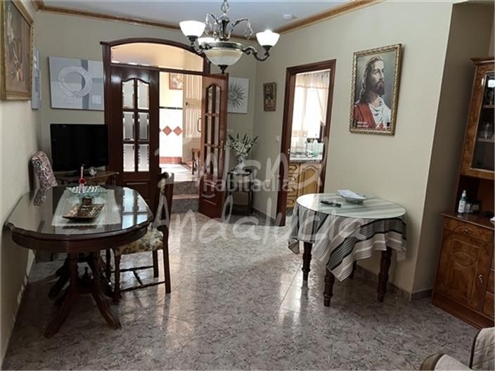 Foto a1e5ac02-0a68-4962-8916-123d0fe32775. Casa adosada en Luque