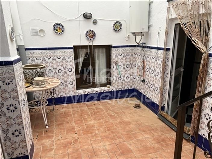 Foto f35997f5-8035-484e-a082-b77d804dcbf7. Casa adosada en Luque