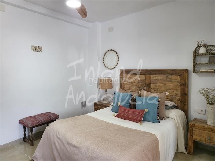 Foto f40cd741-40ee-4f37-906b-0b5bf5061ea0. Casa adosada en Rute