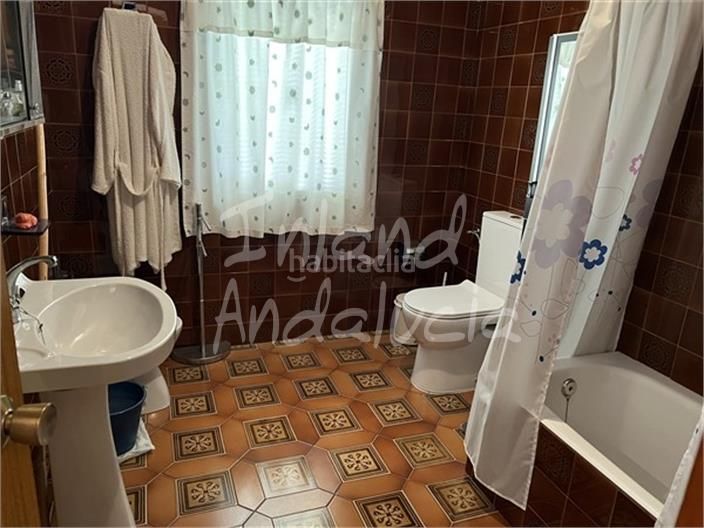 Foto 155504df-a17e-4947-bad2-b7a9320a5c55. Casa adossada a Castillo de Locubín