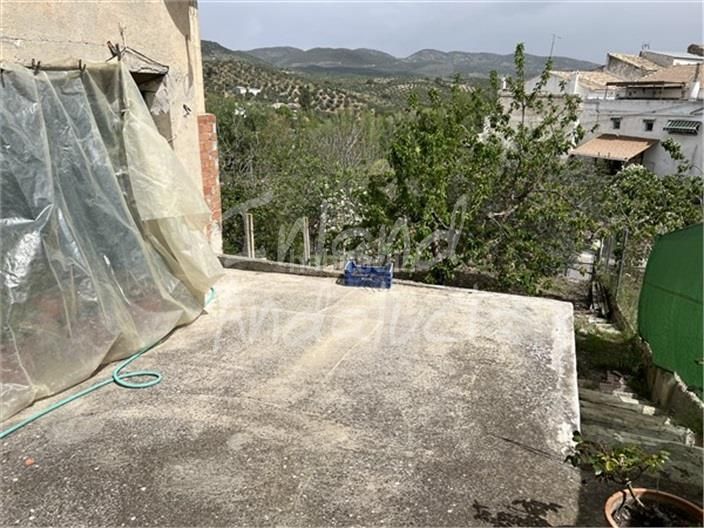 Foto f92499de-7513-42e4-9787-4b3867f79473. Casa adossada a Castillo de Locubín