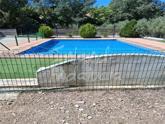Foto 8ce5b569-3d81-4468-92b8-6a9d45415d70. Xalet amb aparcament piscina a Priego de Córdoba