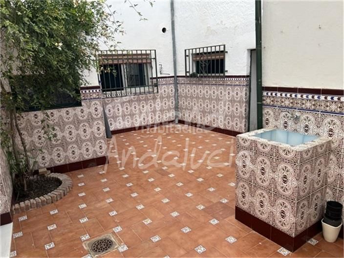Foto 1fc6bf6c-d231-4a43-bfec-bec6c025d1a9. Casa adossada amb aparcament a Priego de Córdoba