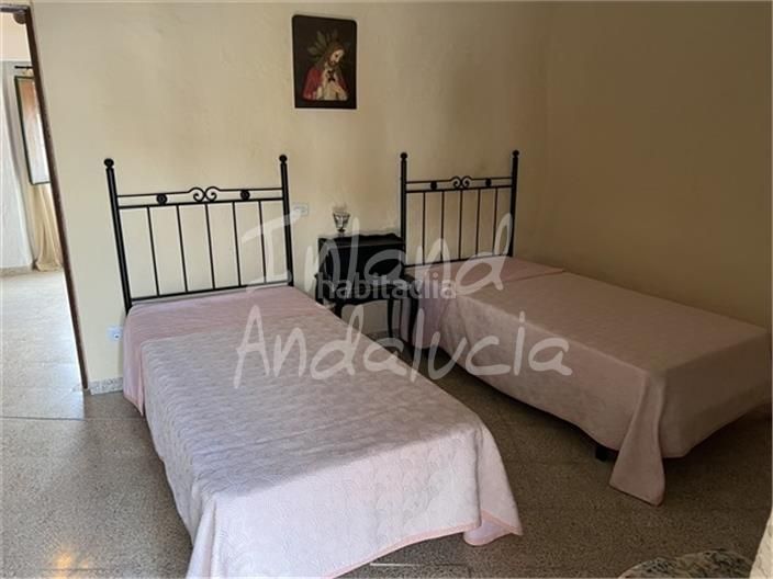 Foto 505f1f0e-b638-49cb-9e4c-61dd070977ca. Casa adossada amb aparcament a Priego de Córdoba