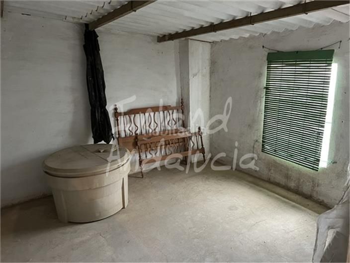 Foto b276ab81-f056-4c10-97bf-01b8b57a0024. Casa adossada amb aparcament a Priego de Córdoba